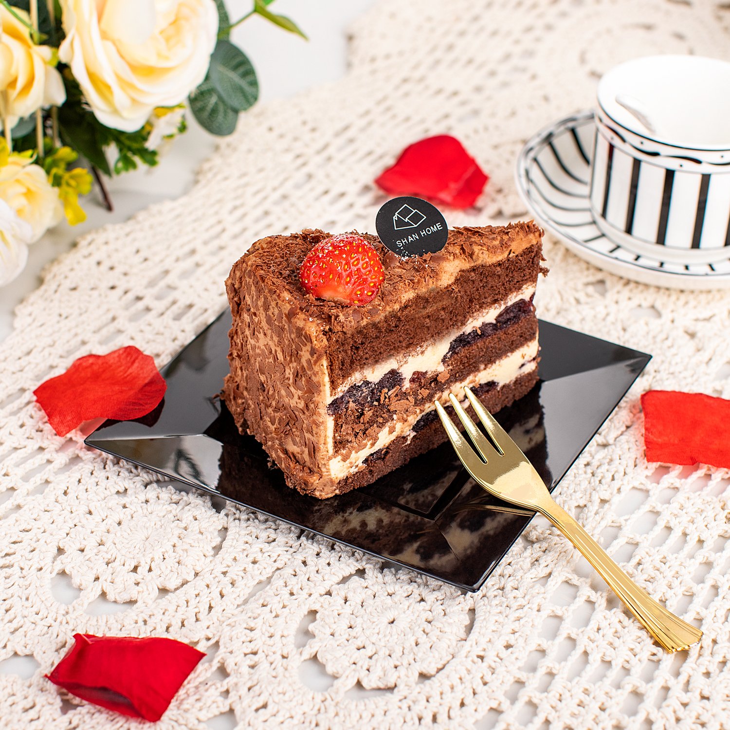 200pcs Black Dessert Plates with 100pcs Gold Dessert Forks