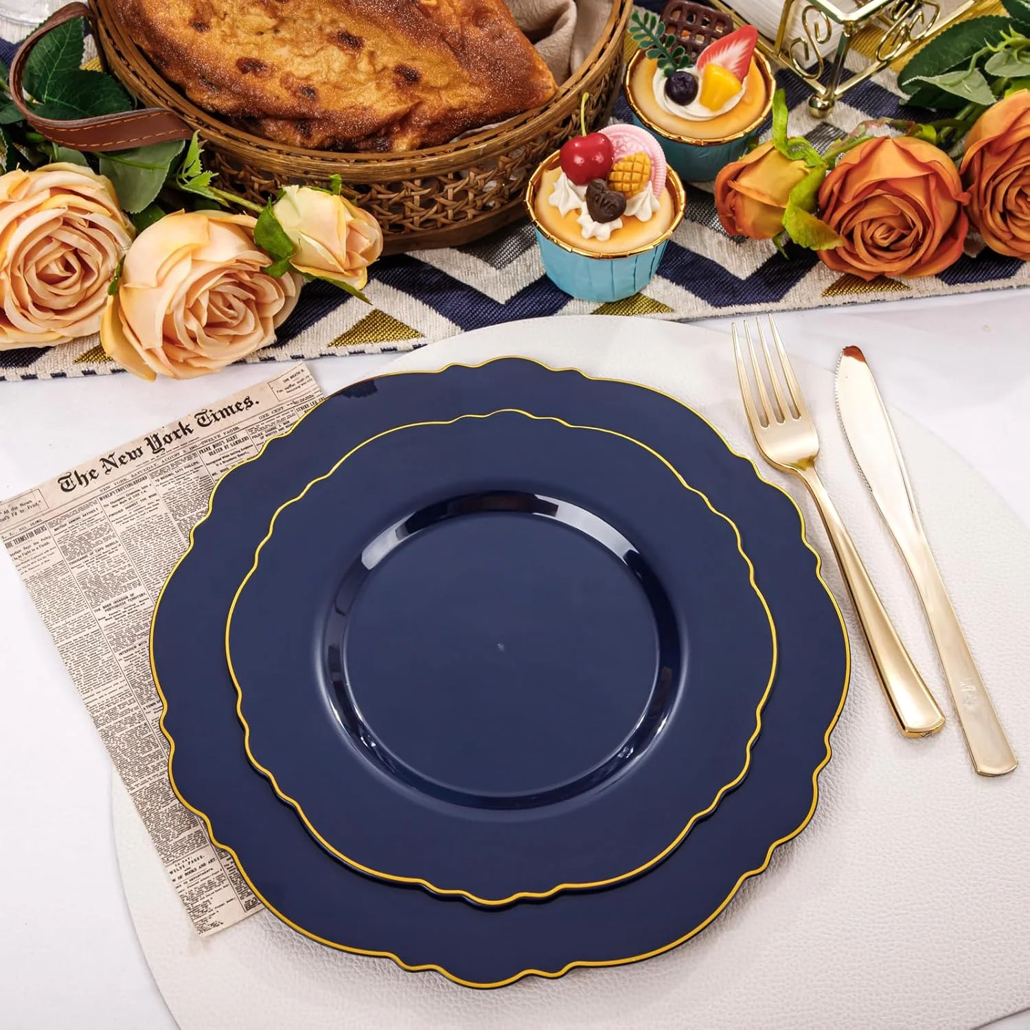 Blue And Gold Baroque Plastic Plates (100 Pieces) — view 12