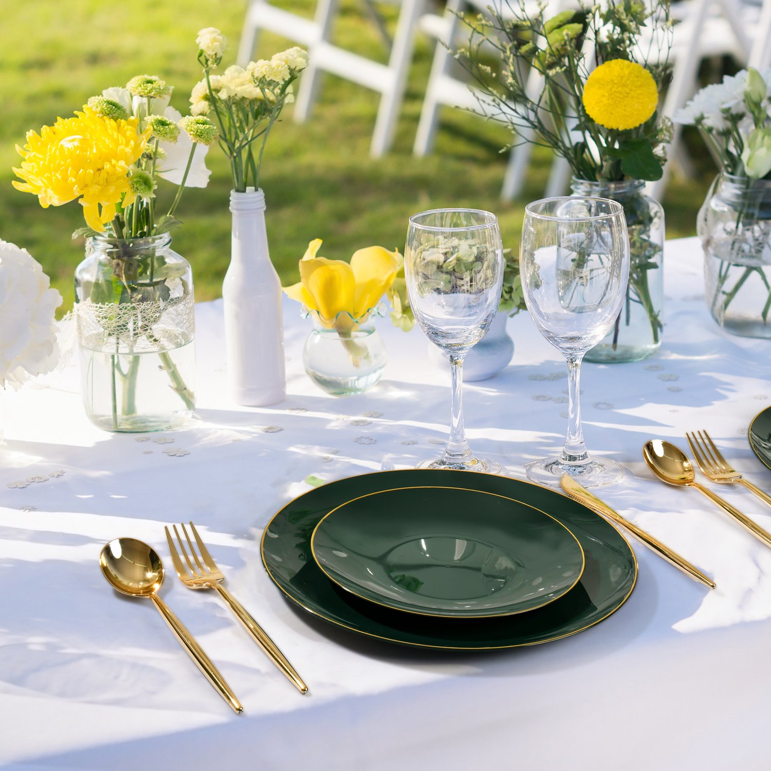 Green plastic plates and cutlery set — product view 3