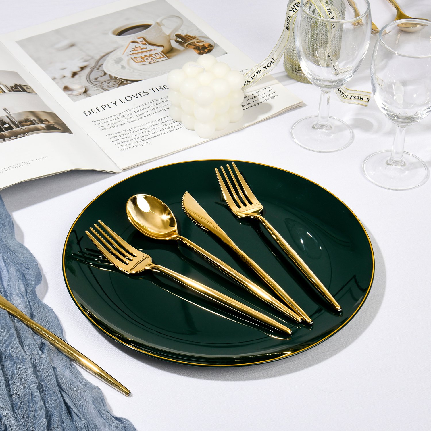 Green plastic plates and cutlery set — product view 4
