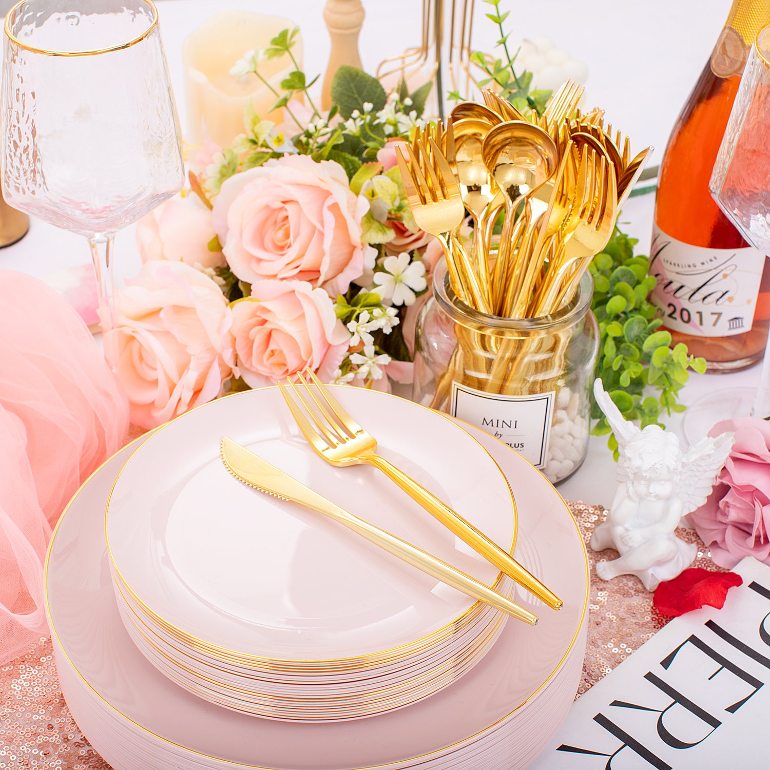 Pink plastic plates and cutlery set — product view 4