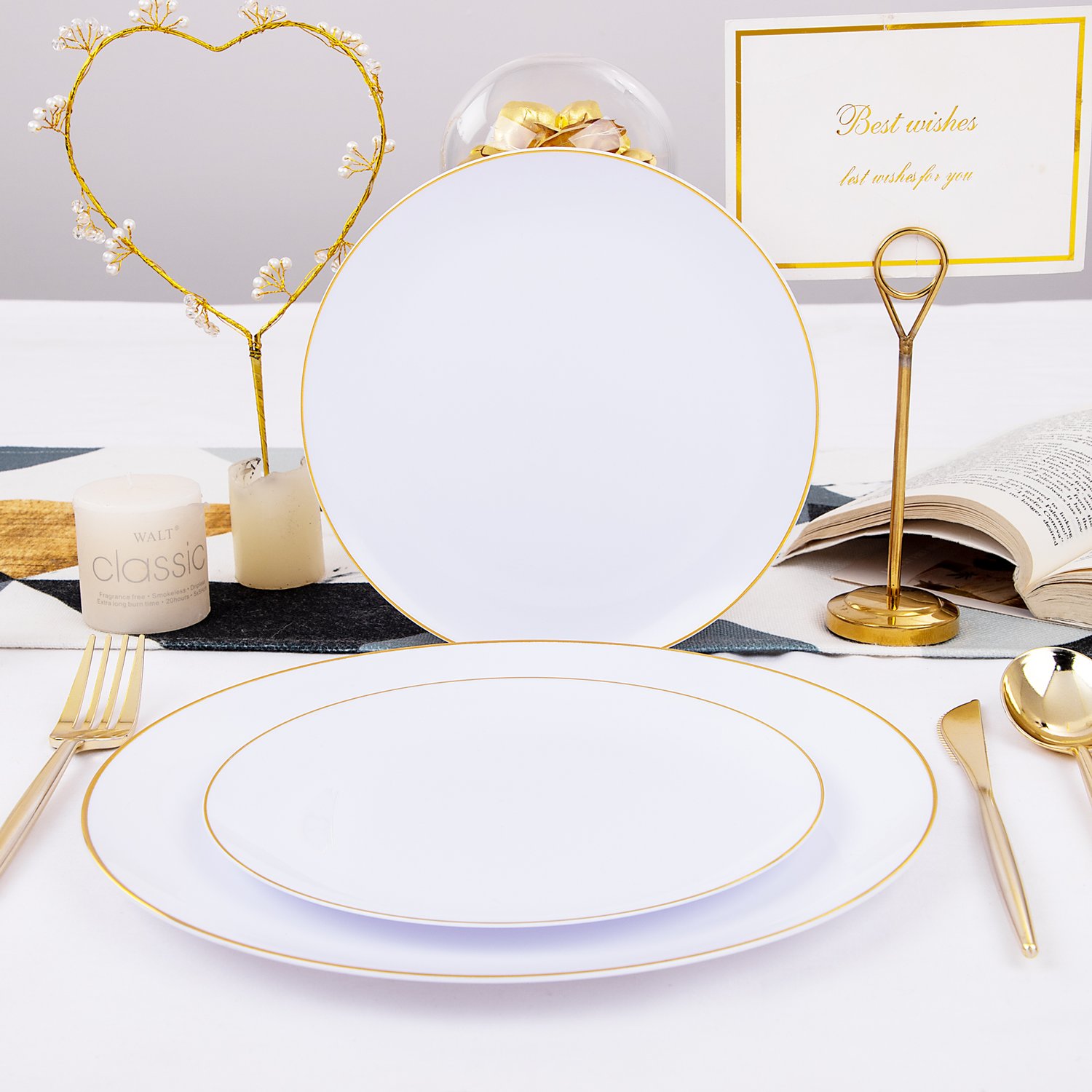 White plastic plates and cutlery set — product view 3
