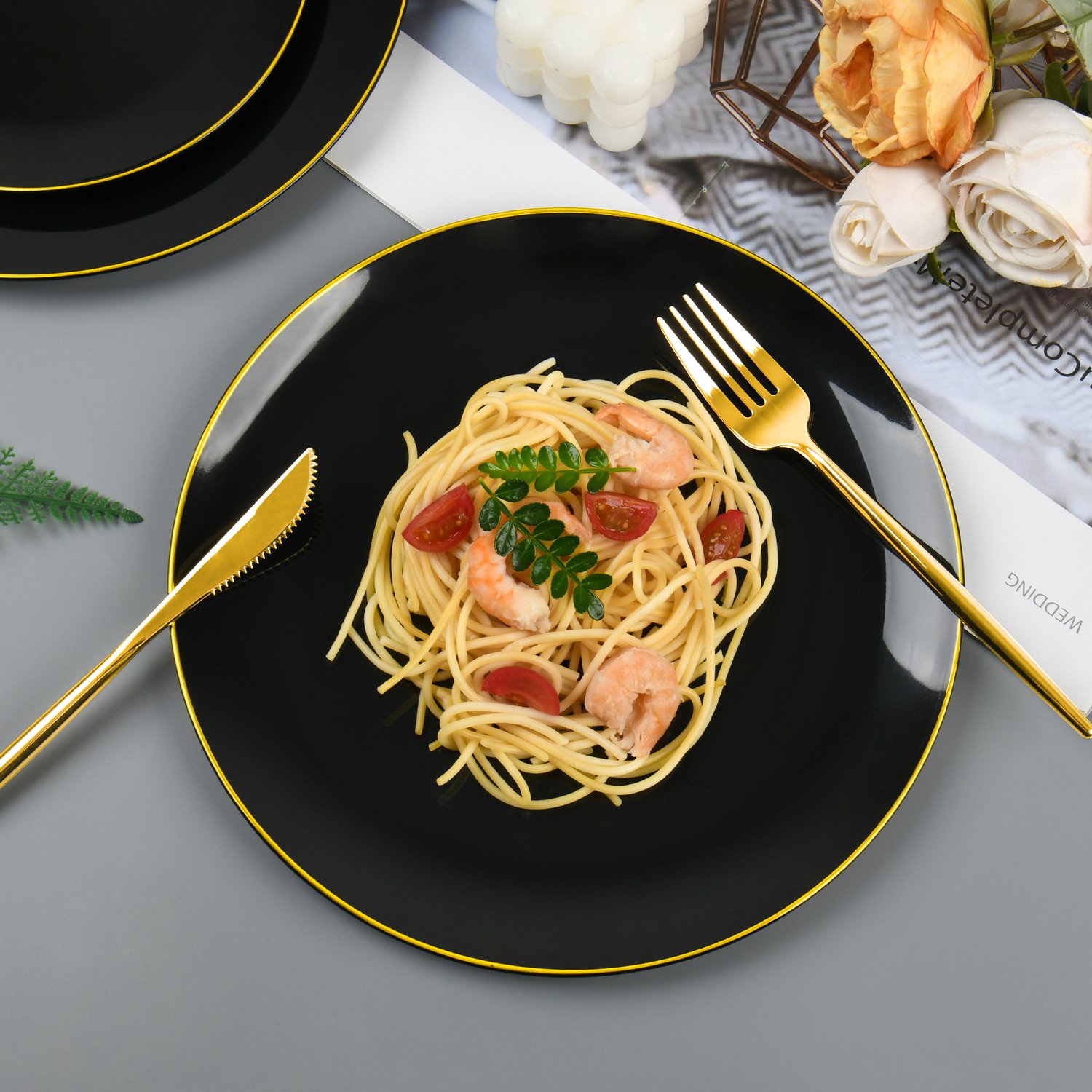 Black plastic plates and cutlery set — product view 6