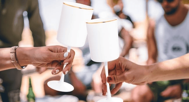 Disposable White Wine Glasses, 12-Pack, Gold Accent (10 oz, 12 Pack) — view 10