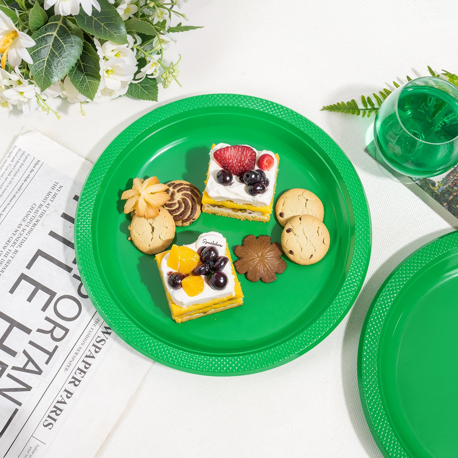 Green 10inch Disposable Dinner Plates for Party (150 Pieces) — view 6
