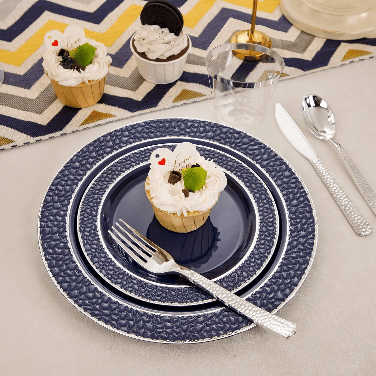 Blue And Silver Disposable Plastic Plates (150 Pieces) — view 10