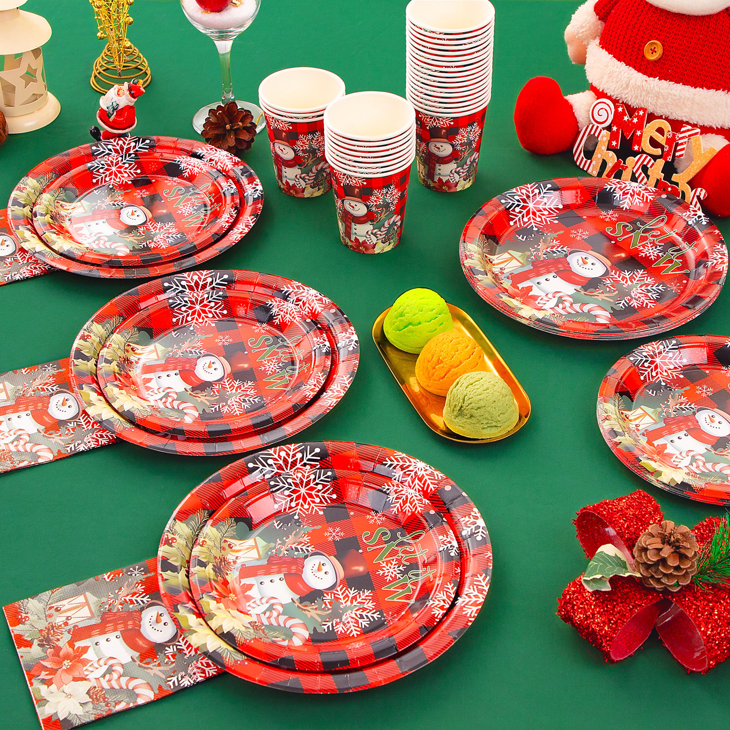 Red Christmas Paper Plates Set — view 4