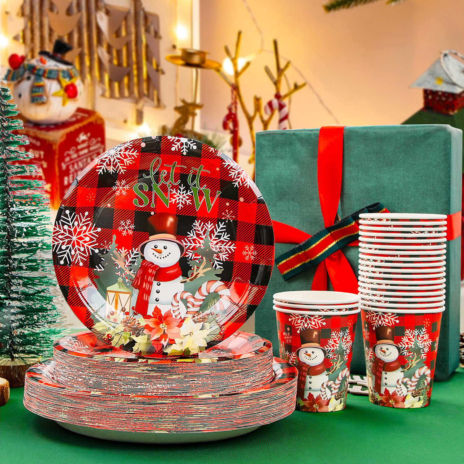 Red Christmas Paper Plates Set — view 5