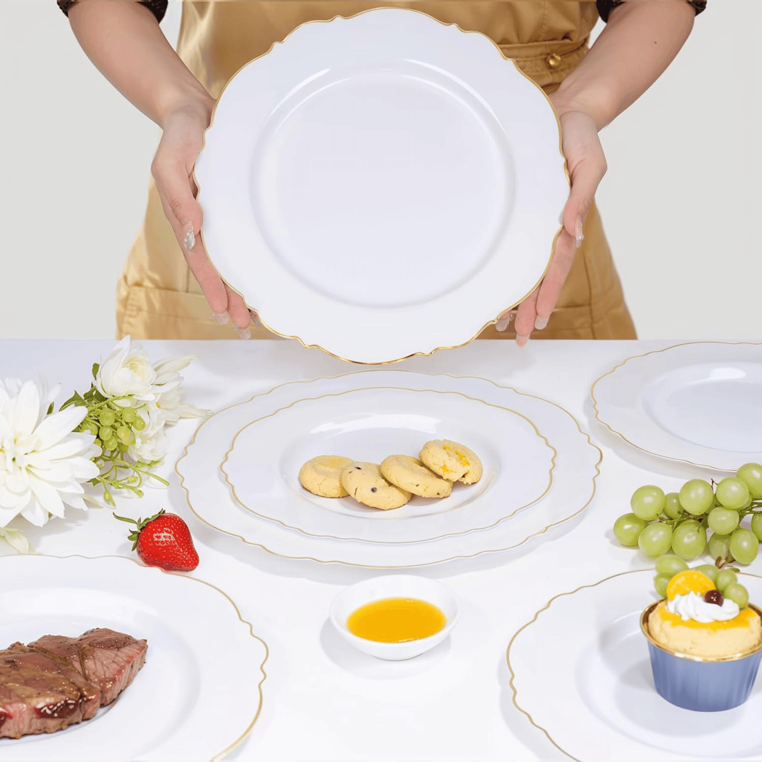 Gold Baroque Plastic Plates — view 8