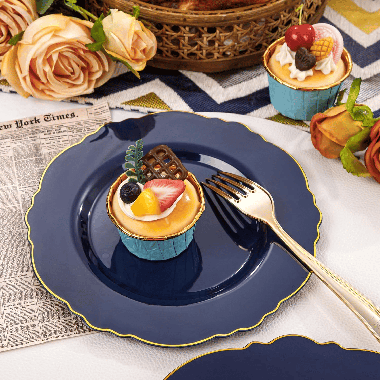 Blue And Gold Baroque Plastic Plates (100 Pieces) — view 8