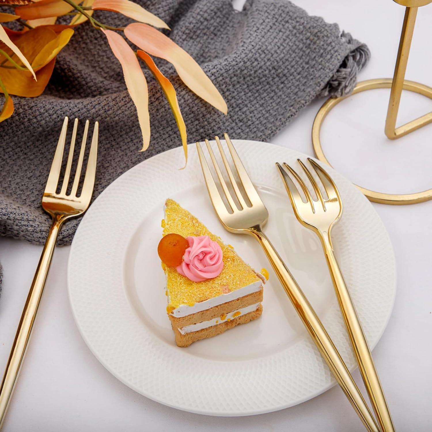 Gold Plastic Forks (90 Pieces)