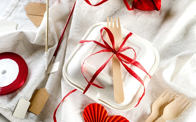 Setting the Table: Essential Disposable Tableware — illustration 1