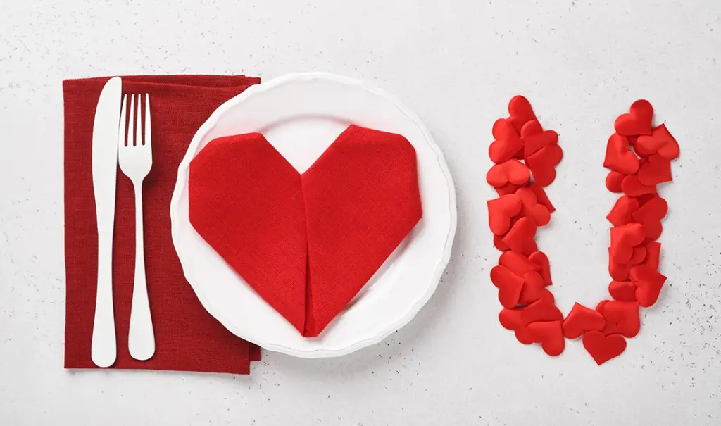 How to Decor Your Valentine’s Day Table Using Disposable Tablewares？ — featured image