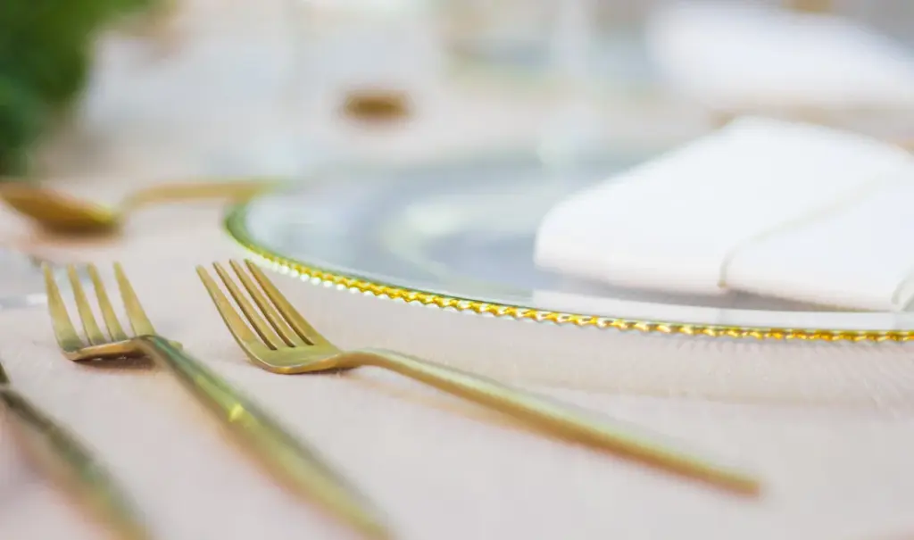 Luxury Disposable Tableware Setup: Guide to an Elegant Tablescape — featured image