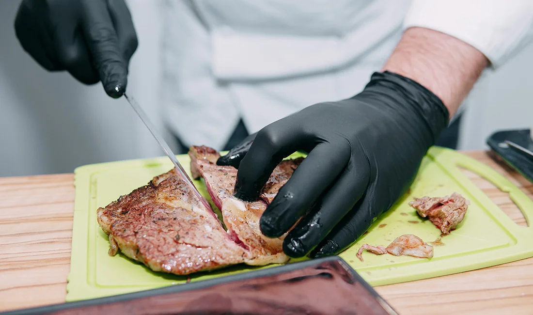 Disposable Knives for Steak vs Chicken: Choosing for Clean Cuts — featured image