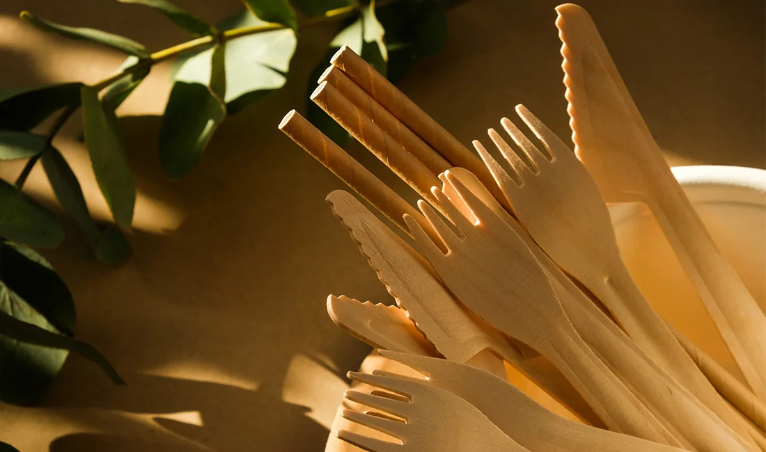 Bamboo vs Wooden Cutlery: Eco Impact, Strength & Party Suitability — featured image