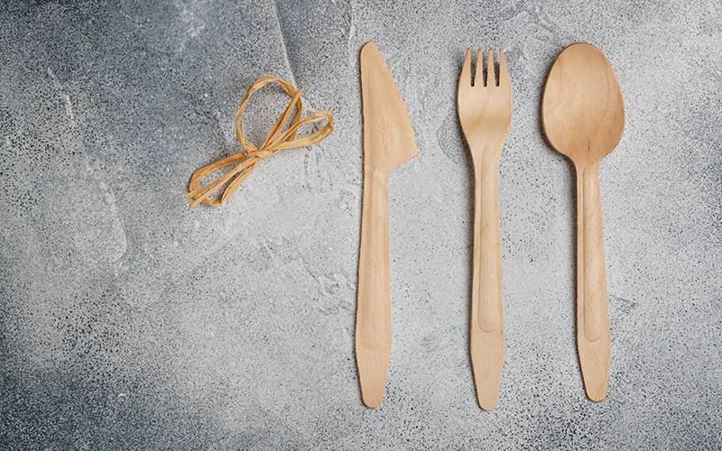 What Are the Advantages and Disadvantages of Common Cutlery Materials for Greasy Meals? — illustration 1