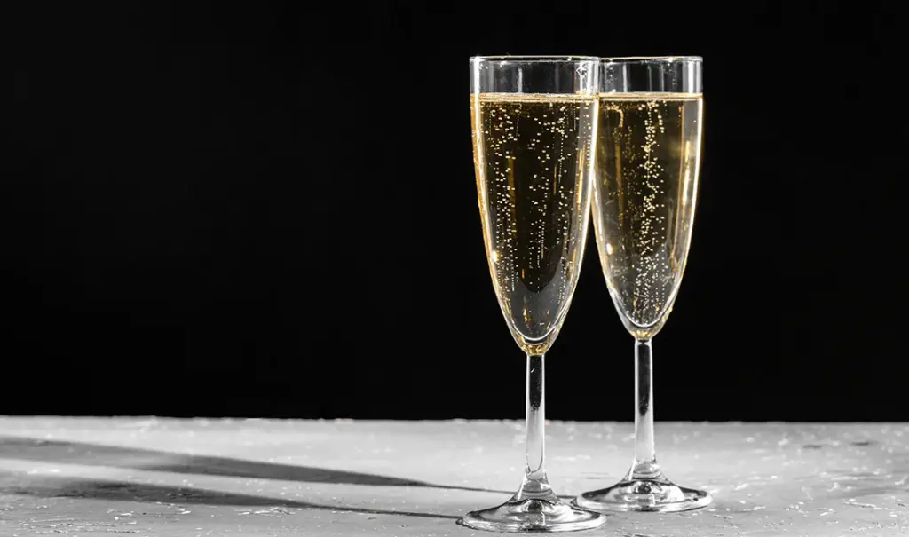 Champagne Flute Size Guide: Ideal Pour, Height & Bubble Design — featured image