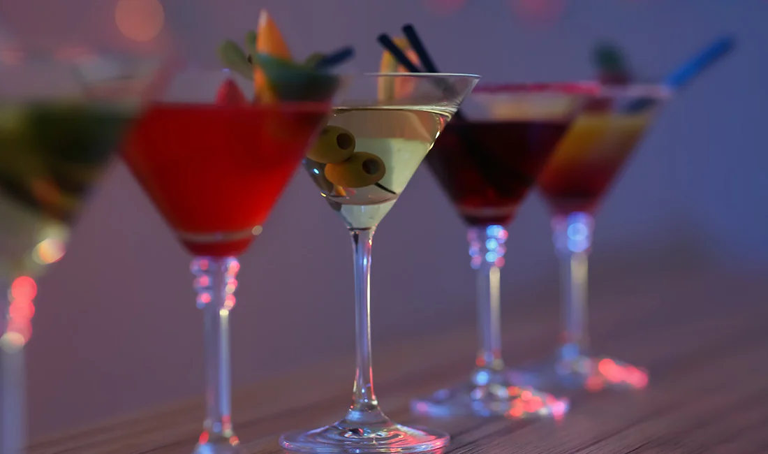 Disposable Cocktail Cups Guide: Best Styles for Garnishes, Ice, and Party Presentation — featured image