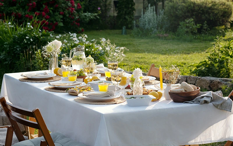 Which Material Stays in Place Best at Outdoor Parties? — illustration 2