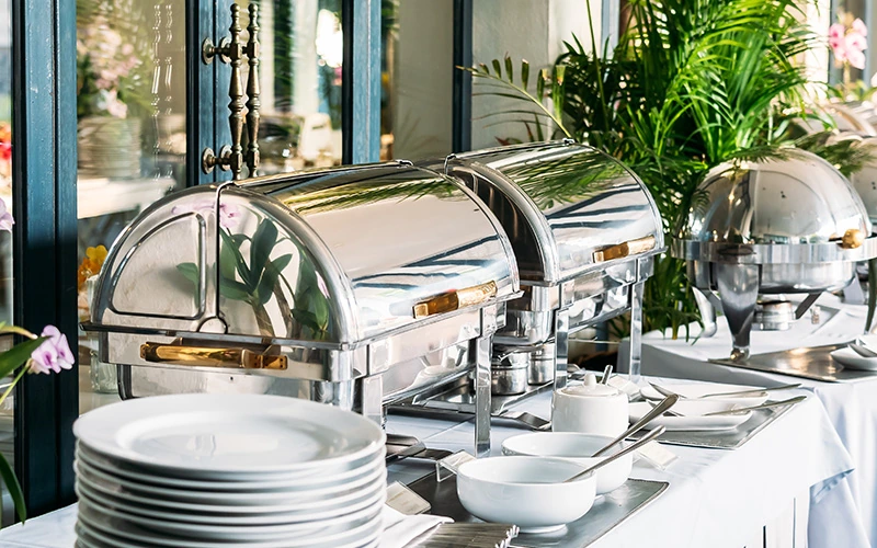 Should Hot and Cold Dishes Be Grouped Together or Alternated? — illustration 1