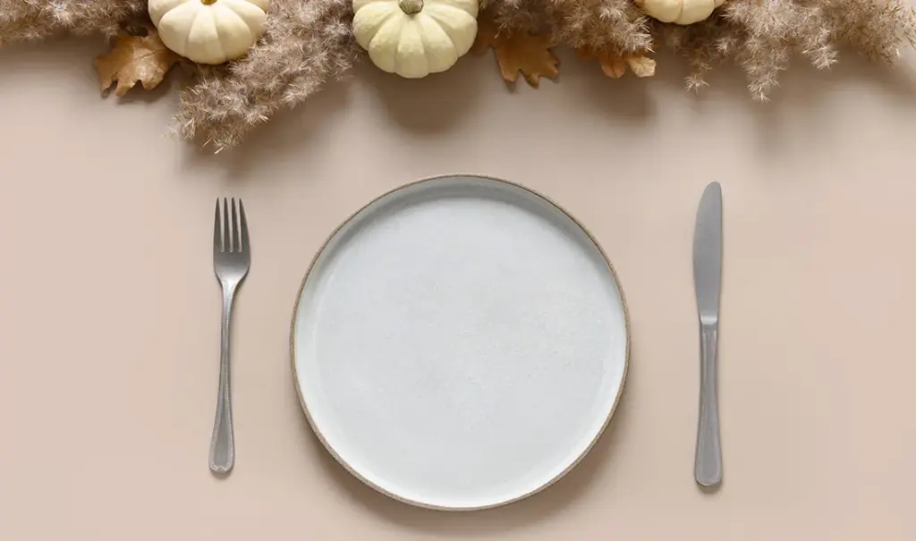 Thanksgiving Disposable Tableware Guide: Plates, Cutlery, and Serving Needs for a Big Meal — featured image