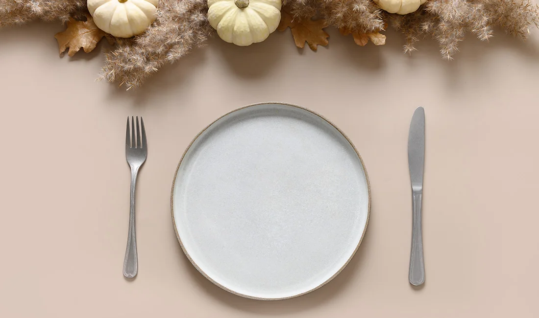 Thanksgiving Disposable Tableware Guide: Plates, Cutlery, and Serving Needs for a Big Meal — featured image