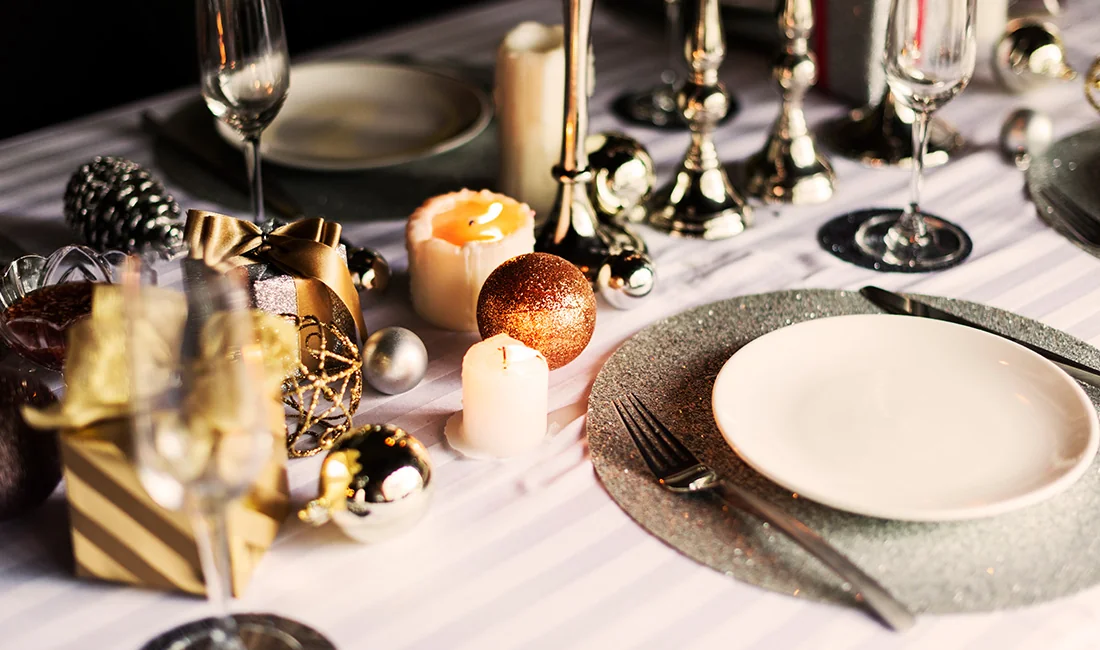 New Year’s Eve Table Setup Ideas: Glam Disposable Tableware & Stylish Touches — featured image