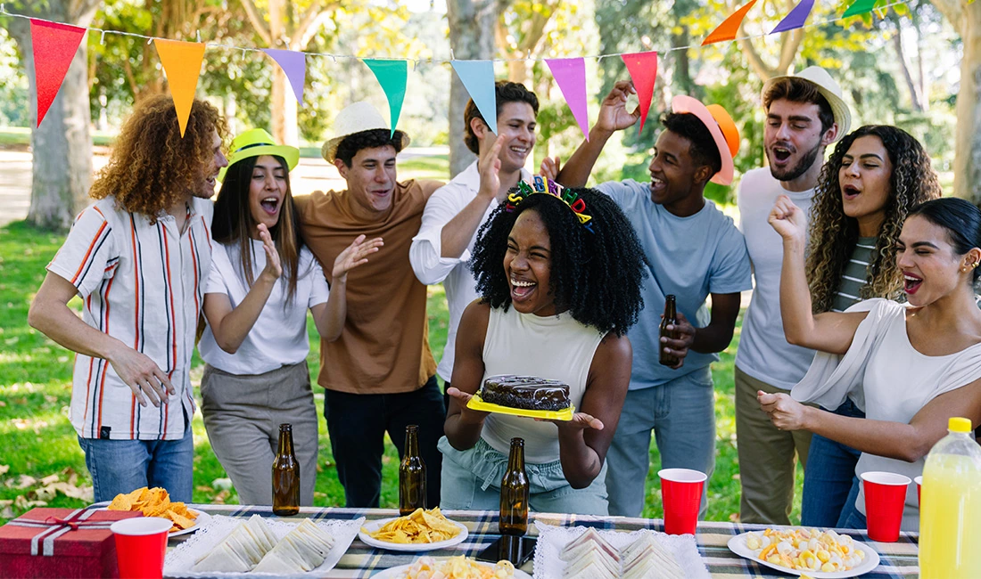 Graduation Party Tableware Guide: Colors, Quantities, and Durable Options for Groups — featured image