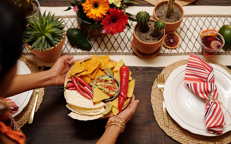 Coordinating Bright Table Linens and Placemats — illustration 1
