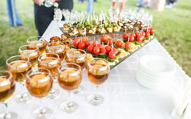 Personal Touches: Photos and Cake Toppers — illustration 2
