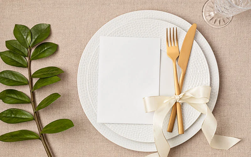 Staff Coordination and Roles in Fast Tableware Setup — illustration 2
