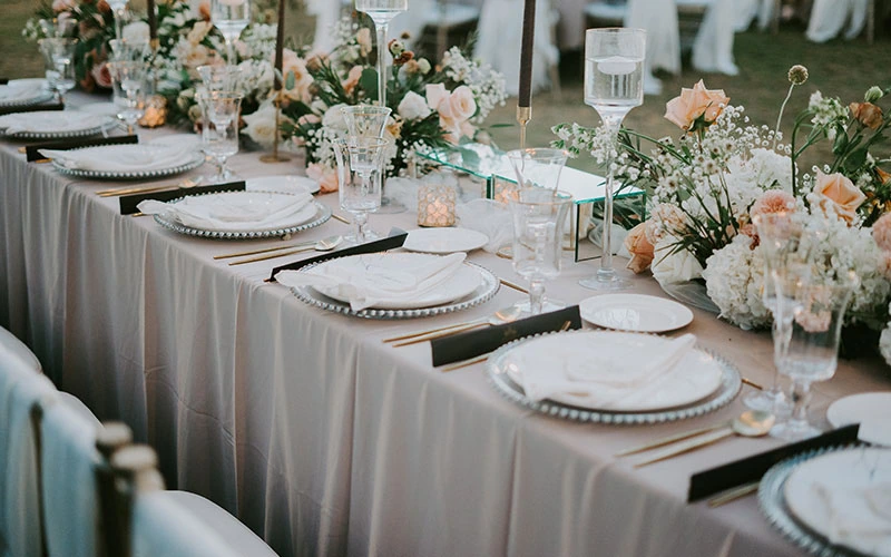 Aligning Tableware with Wedding Theme — illustration 1