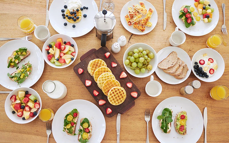 Serving Style Considerations: Buffet, Plated, and Family-Style — illustration 1