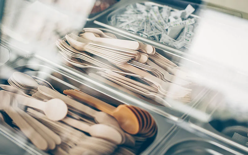 Disposable Serving Utensils Guide: Tongs, Ladles, and Spoons for Buffets — illustration 1