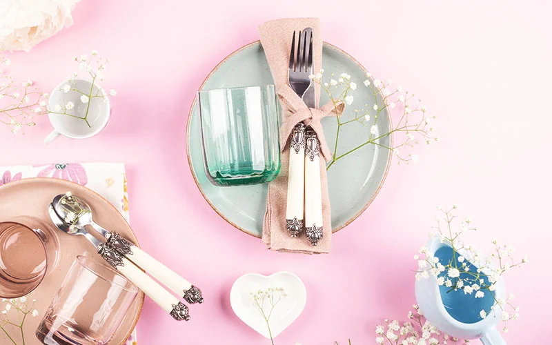 Pairing Glassware and Cutlery — illustration 1