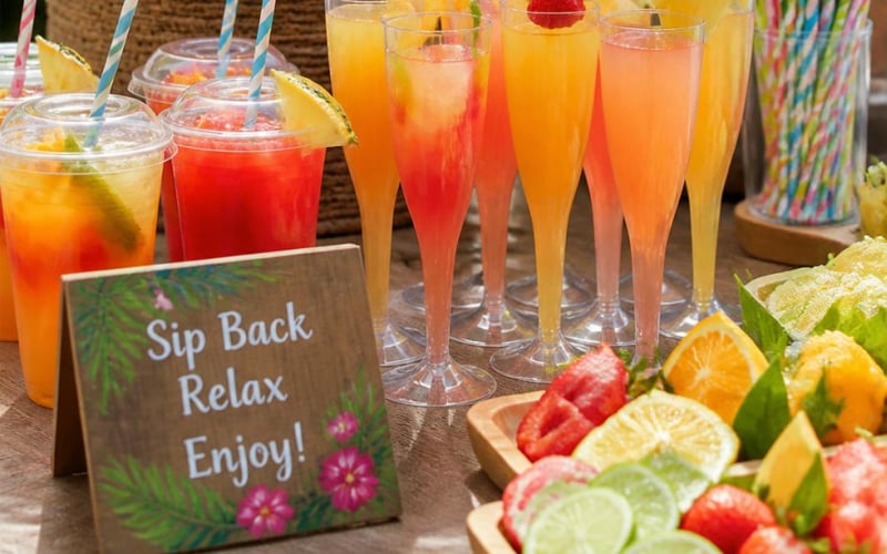 What Makes Disposable Tableware Right for an End-of-Summer Luau — illustration 1
