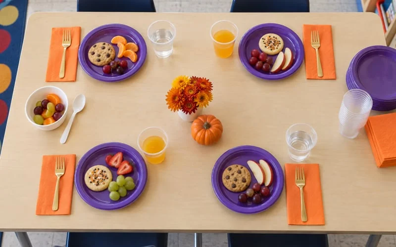 Essential Disposable Tableware for a Kids' Halloween Class Party — illustration 1